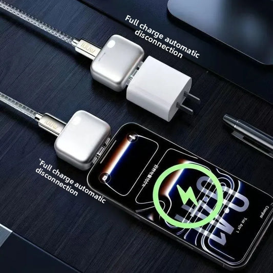 Dla urządzeń USB-C: inteligentny adapter szybkiego ładowania 140 W z funkcją automatycznego odłączania po pełnym naładowaniu i zabezpieczeniem.